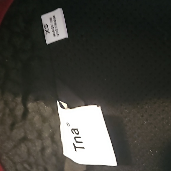 TNA (Aritzia) Teddy fleece vest - Picture 3 of 8